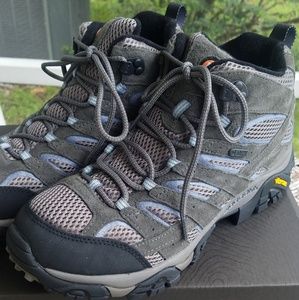 NEW IN BOX Merrell MOAB 2 Waterproof Hiking Shoes